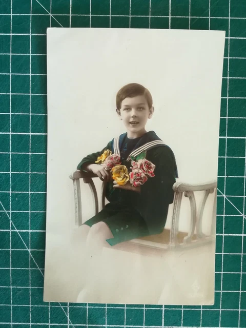 Se11 CPA Photo Fantasy Circa 1926 Small Garçon Seated Bouquet de Fleurs