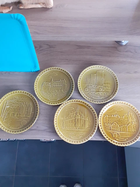 Lot de 7 assiettes plates en céramique blanche italienne estampillées Quadrifoglio par Franco