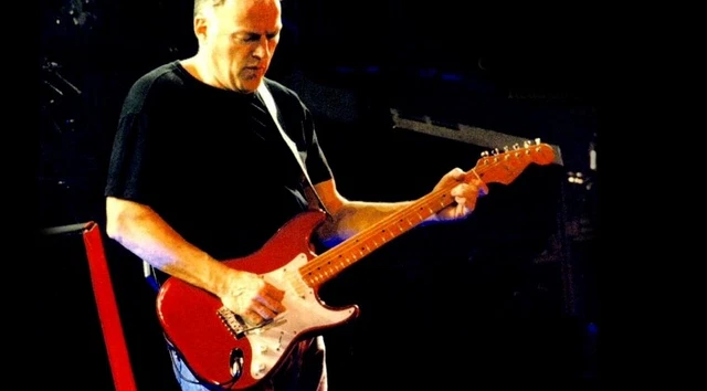 GUITARE STRATOCASTER fender SQUIER BULLET STRAT fiesta red très rare neuve HTSSS
