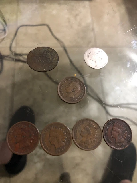 Lot of 7 Circulated coins - 4 Indian Head Pennies, 1940 Canada Penny 7 2 Unknown