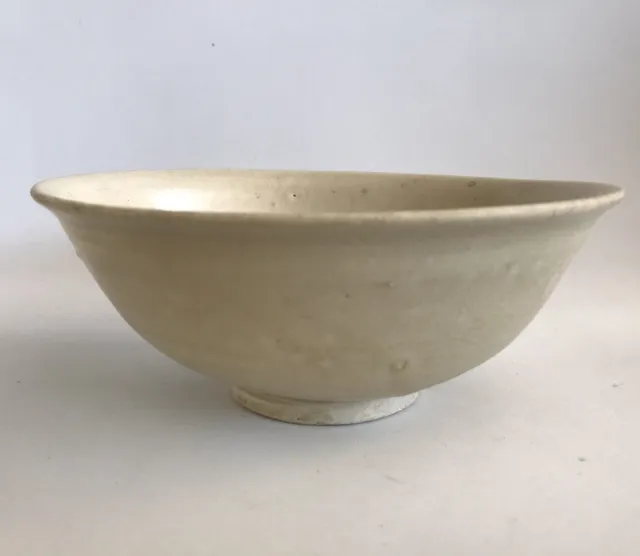 Annam Vietnamese 13th Century Ly Dynasty White Cream Glazed Celadon Bowl