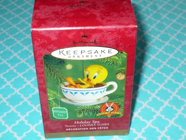 Hallmark Ornament ~ Christmas Tree Keepsake ~ TWEETY BIRD ~ HOLIDAY SPA