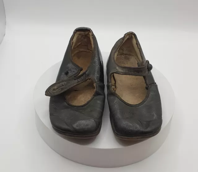 Coppia di scarpe abbottonate per bambini 1890 - 1910 senza fori