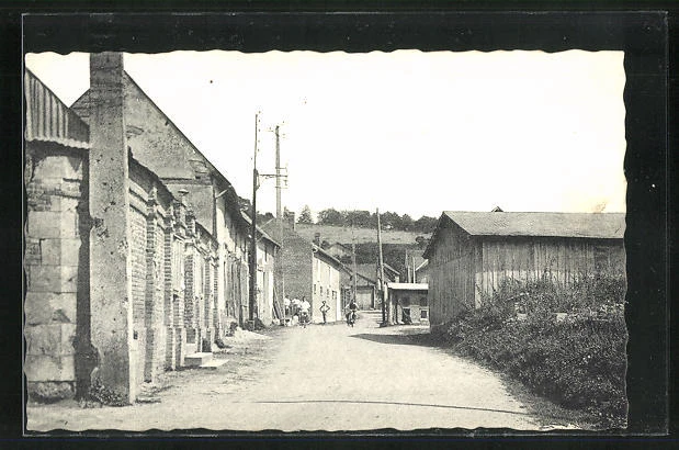 CPA Troussencourt, Rue de l'École et la Mairie