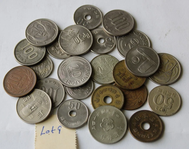 Lot of 24 old foreign coins from Asia Korea, Singapore, Malaysia etc. Circ. Lot of 24 old foreign coins from Asia Korea, Singapore, Malaysia etc. Circ.