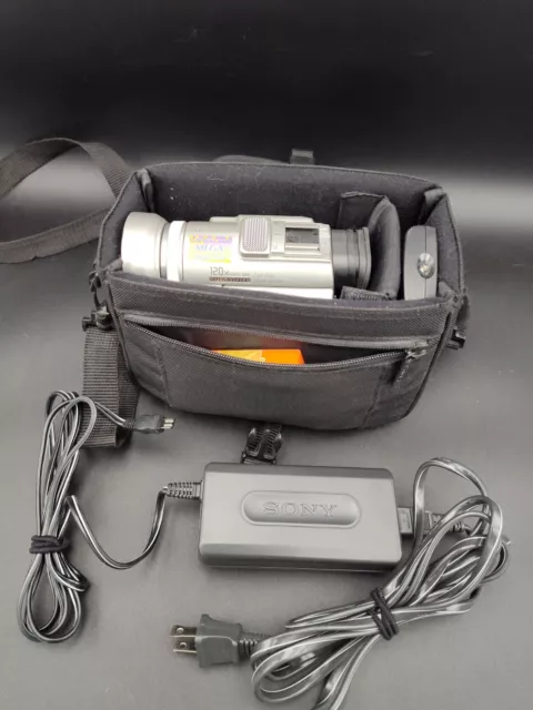 Sony DCR-PC100 miniDV Digital Video Camera Recorder with carrying bag & tape.