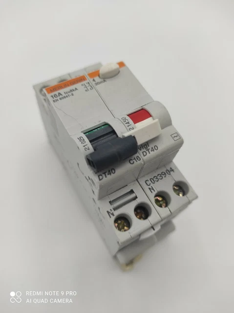 Disjoncteur Merlin Gerin Multi 9 C32A + Interrupteur Différentiel VIGI C32 30mA - Lot Occasion