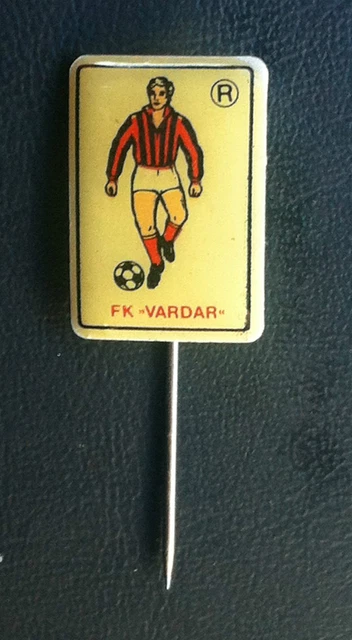 Insigne épingle émail club football FC VARDAR Skopje Macédoine