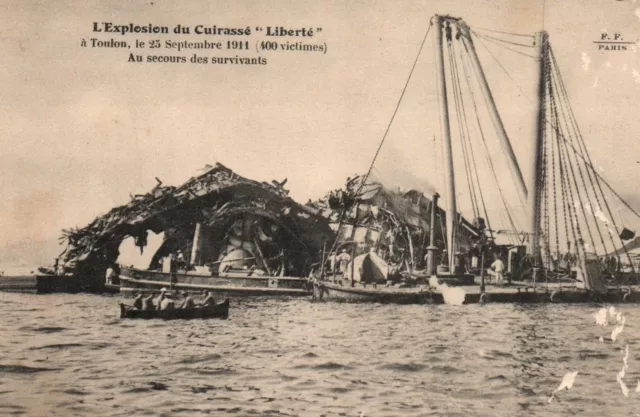 CPA 83 - TOULON (Var) - Explosion du Cuirassé "Liberté" 1911. Secours Survivants