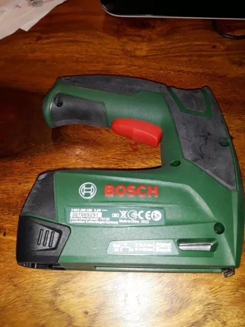 Bosch PTK 3,6LI Akku Tacker mit vielen Krampen