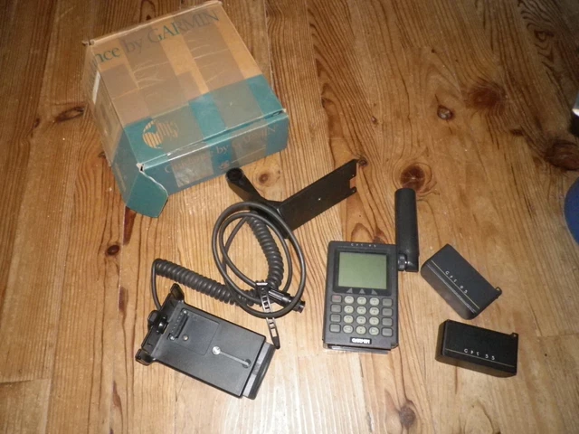 GPS GARMIN 95 , rare avec ses accessoires , non testé collector