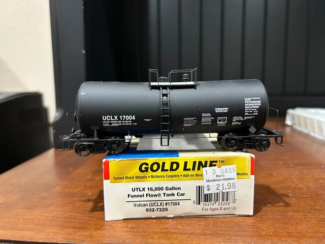 HO SCALE WALTHERS UTLX 16k tank car UCLX BNSF UP NS CSX CPKC CN EUR 19 ...