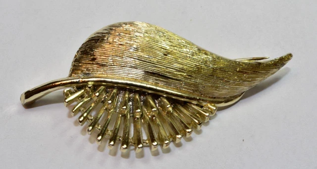 Broche Vintage Carven En Forme De Coquillage Doré - Modèle Déposé