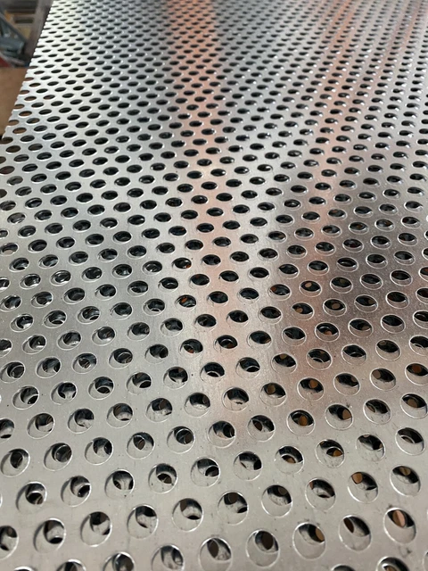 Lamiera Forata Da 2 Mm In Acciaio Zincato Qg 10-15, Griglia Per Finestra In Acciaio Zincato Con Taglio Personalizzato Singolo Foglio 100x1000 - 9