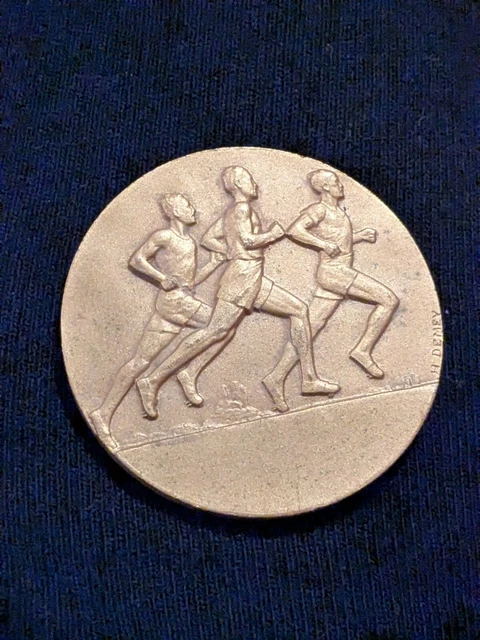 Médaille En Bronze - Offert Par Le Ministre De L'Éducation Physique - Par MEY