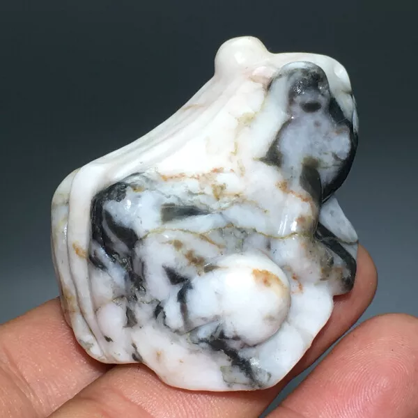 107g Natural Crystal. hetian jade.Hand-carved.Exquisite frog statues.gift50