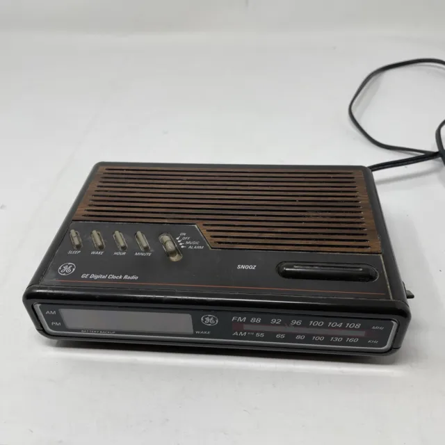 GE 7-4612B Woodgrain Digital Alarm Clock Radio AM/FM Tested Works Vintage