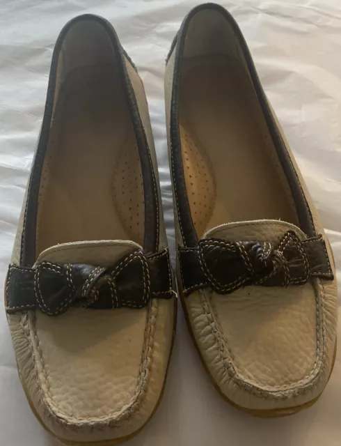 LL Bean Women Loafers Moccasins Beige  Brown Leather Bow Flats Slip On Sz 8M