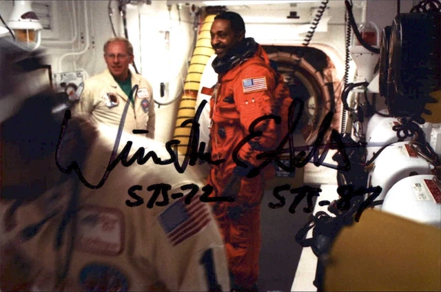 Winston Scott Signed 4x6 Photo NASA Space Shuttle Astronaut STS-72 87 Autograph