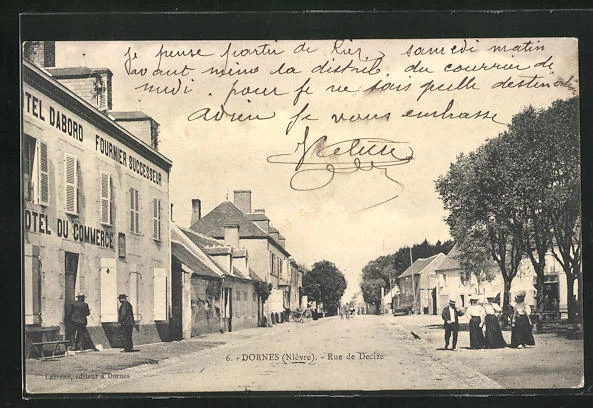 CPA Dornes, Rue de Decize et Hotel du Commerce