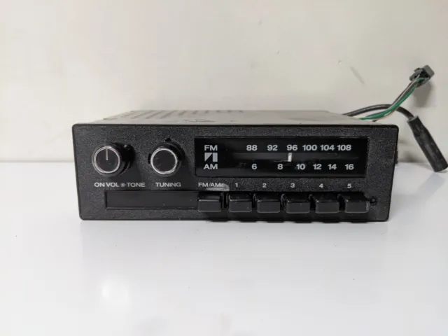 1986 - 87 AMC Jeep Cherokee Comanche AM/FM Radio OEM AR-7600YJ