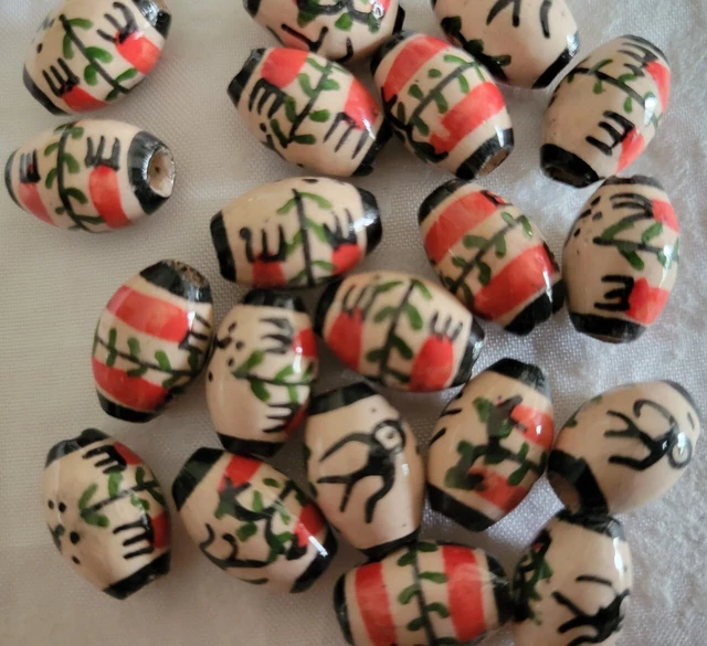 20 Keramik Perlen 14mm Olive orange, schwarz, grün, cremeweiß / Inka Muster 3
