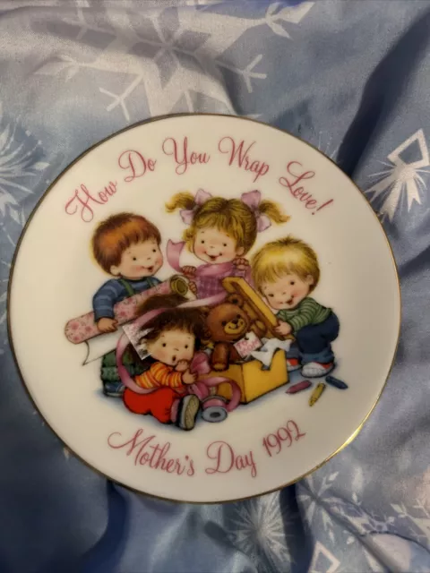 Vintage Avon 1992 Mother's Day Plate “How Do You Wrap Love” Trinket Dish