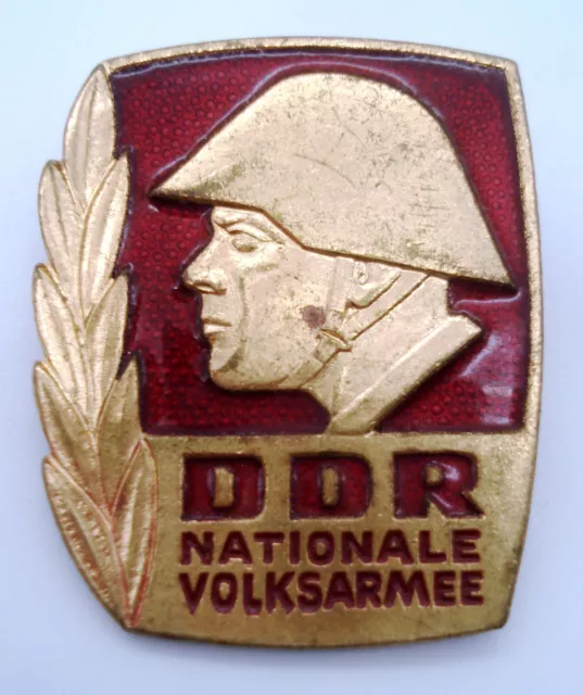 DDR NVA Bestenabzeichen der NVA 1981 - 85 mit Nadel emailliert