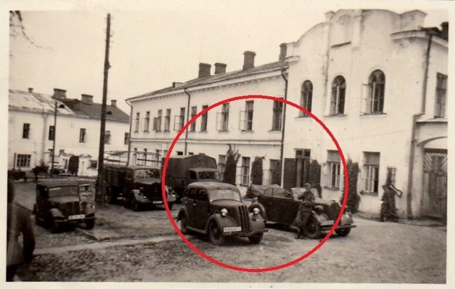 Orig Foto WH Fahrzeuge auf großem Platz ?Ghetto? GRODNO  Polen August 1941 WK2
