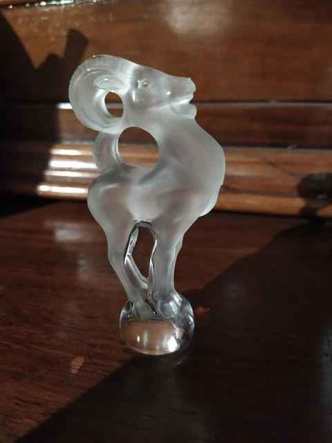Lalique statuina