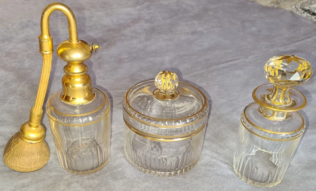 BACCARAT Vaporisateur + flacon parfum + boîte à poudre en cristal taillé et doré