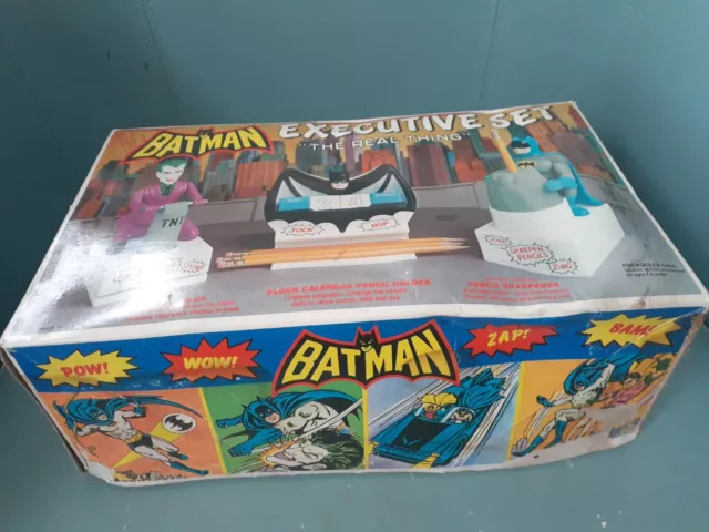 Working 1974 Batman Executive Desk Set, Box, Joker Stapler, Calender, Sharpener. 3