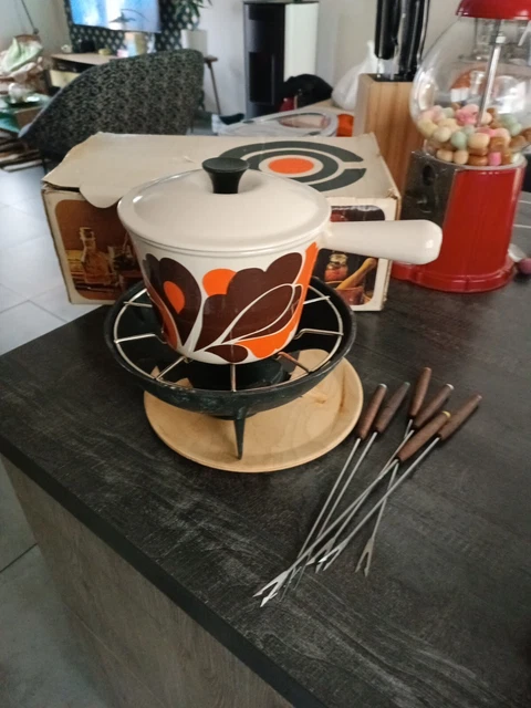 Ancien Poêlon à Fondue Vintage des Années 60 en Tôle Émaillée Ancien Poêlon à Fondue Vintage des Années 60 en Tôle Émaillée