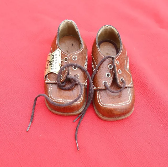 chaussures vintage enfant cuir marron à lacet neuves pointure 20