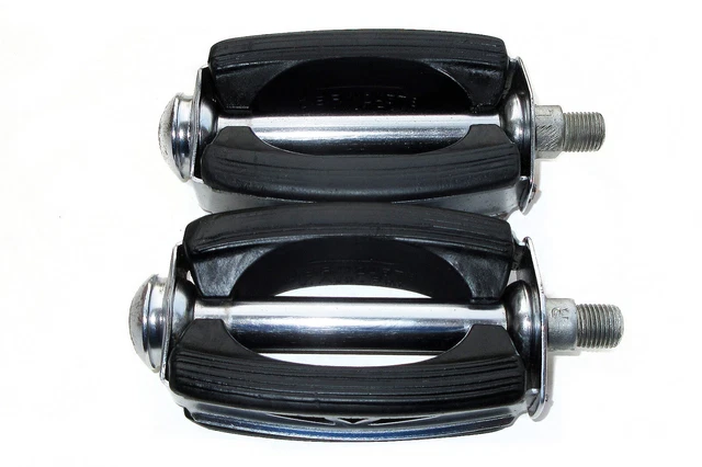 Vintage Schwinn LARGE CAP Bow Pedals for EARLY Sting-Ray Super DeLuxe and Others Vintage Schwinn LARGE CAP Bow Pedals for EARLY Sting-Ray Super DeLuxe and Others
