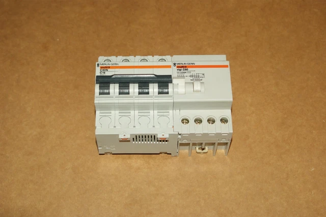 Lot 6 Disjoncteurs Tetra C60 + 3 Différentiels Merlin Gerin - Occasion Bon État