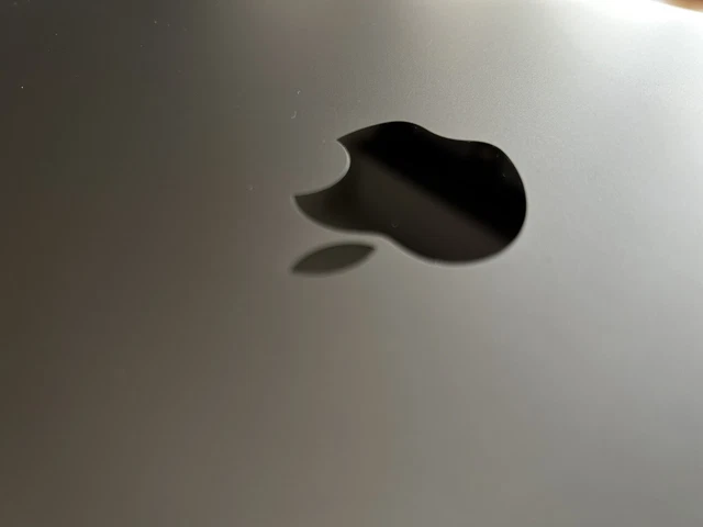 MacBook Pro 13.3” Nuovo Chip M1 Apple,  CPU 8 core GPU 8 Core, 8GB RAM, 256 SSD