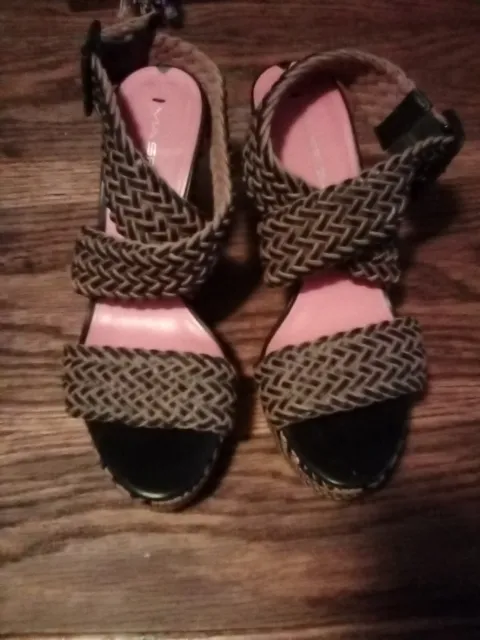 Via Spiga chevron wedge sandals size-8