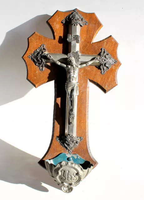 ANCIEN BENITIER CRUCIFIX, JESUS CHRIST CRUCIFIÉ CROIX D’EGLISE XXe en CHENE 30cm