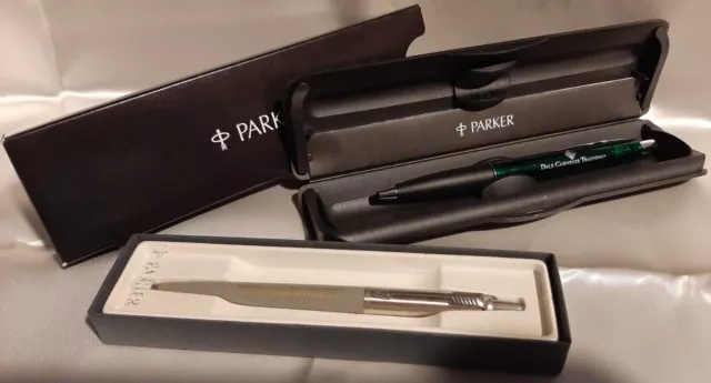 2 Parker pens w  Dale Carnegie Training  & Presentation Dark Green & Gray Pen