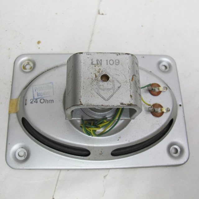 Adattatore Batteria AA e AAA batterie tramite alimentatore di rete Adattatore Batteria AA e AAA batterie tramite alimentatore di rete