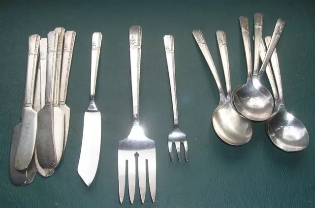 Heirloom 1938 GRENOBLE Lot (20 pieces) Butter knives -Soup Spoons - Silver Plate