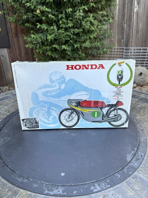 Maquette Moto PROTAR 1/9 Ref 11310 Honda 250 cc 6 cilinder