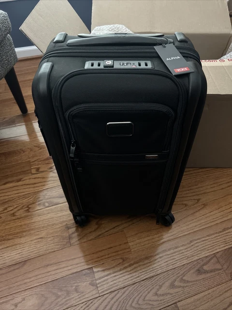 Tumi Alpha 3, 22" Expandable 4 Wheeled Carry-On - Black (1171541041)