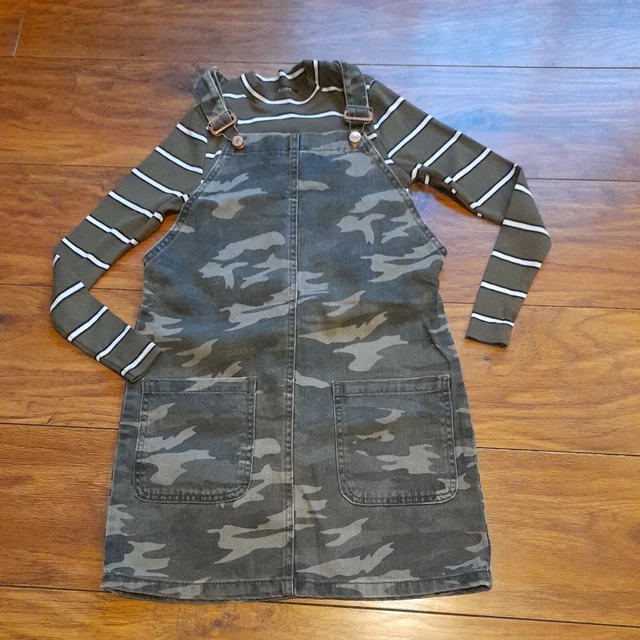 Girls New Look Outfit. Dungaree Dress With Top Age 10-11. Brilliant condition
