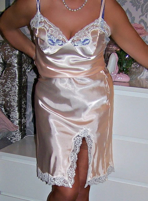 Splendido Set Vintage Lucido Di Pesca Raso/Bianco Pizzo Mezzo Slip/Camicia.'m&S' 16/18