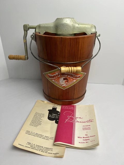 Vtg White Mountain 2 Qt Hand Crank Ice Cream Freezer Maker - NICE CONDITION! Vtg White Mountain 2 Qt Hand Crank Ice Cream Freezer Maker - NICE CONDITION!