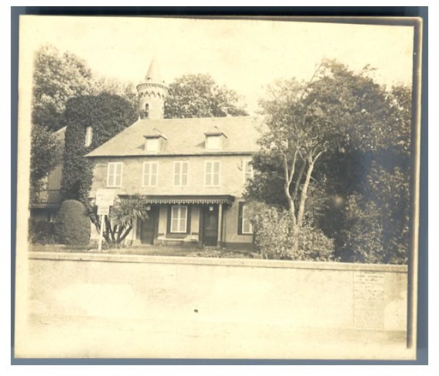 France, Dives sur Mer, Villa sur la route de Beuzeval  Vintage silver print