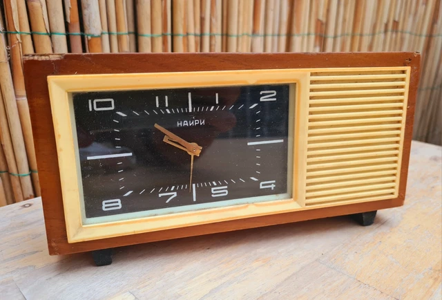 russische Nairi НАИРИ Tischuhr Wecker  UdSSR Vintage Retro / selten