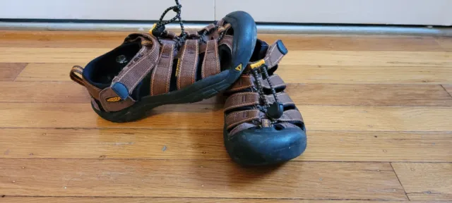 KEEN  Sandals Unisex Waterproof Hiking Shoes Big Kid Size 3  brown